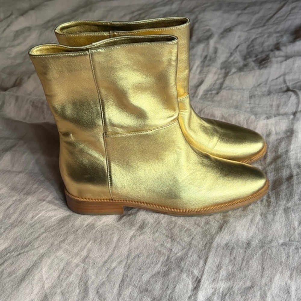 Tiny Big Sister. Boots
